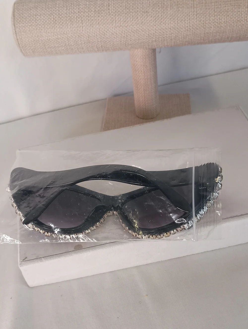 Women's vintage-style, oversized cat-eye sunglasses